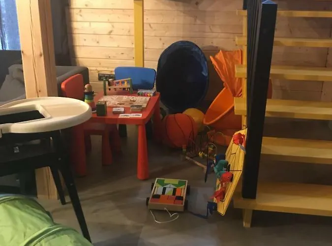 N°75- Na Uboczu Feriehus