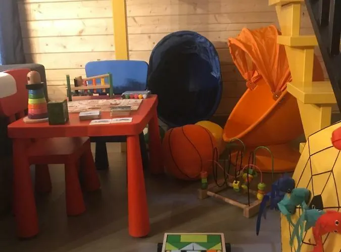 N°75- Na Uboczu Feriehus